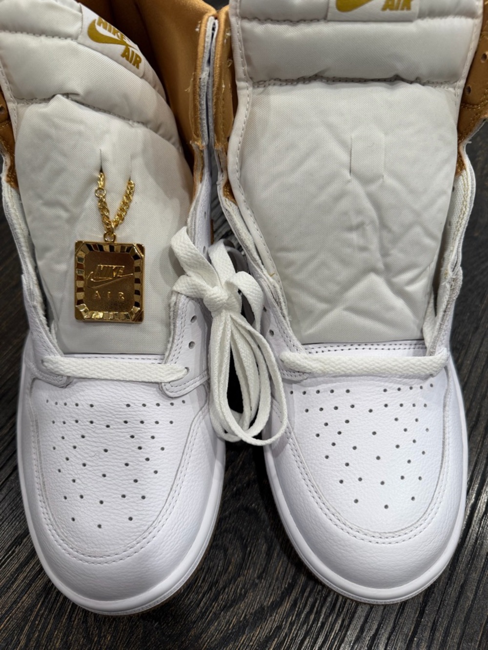 Nike Air Jordan 1 Retro OG Shoes White Metallic Gold size 12.5 - Picture 4 of 10